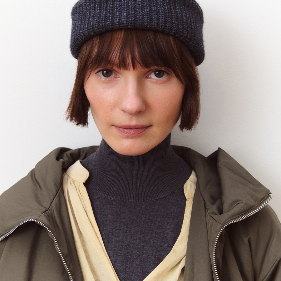 Ribbed-trim roll-neck